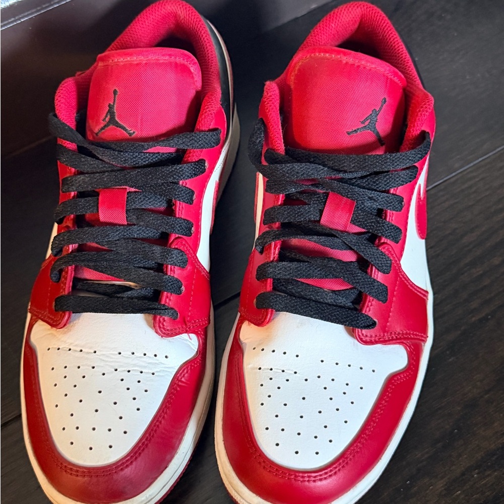 Air Jordan 1 Low White/Red/Black Sneakers